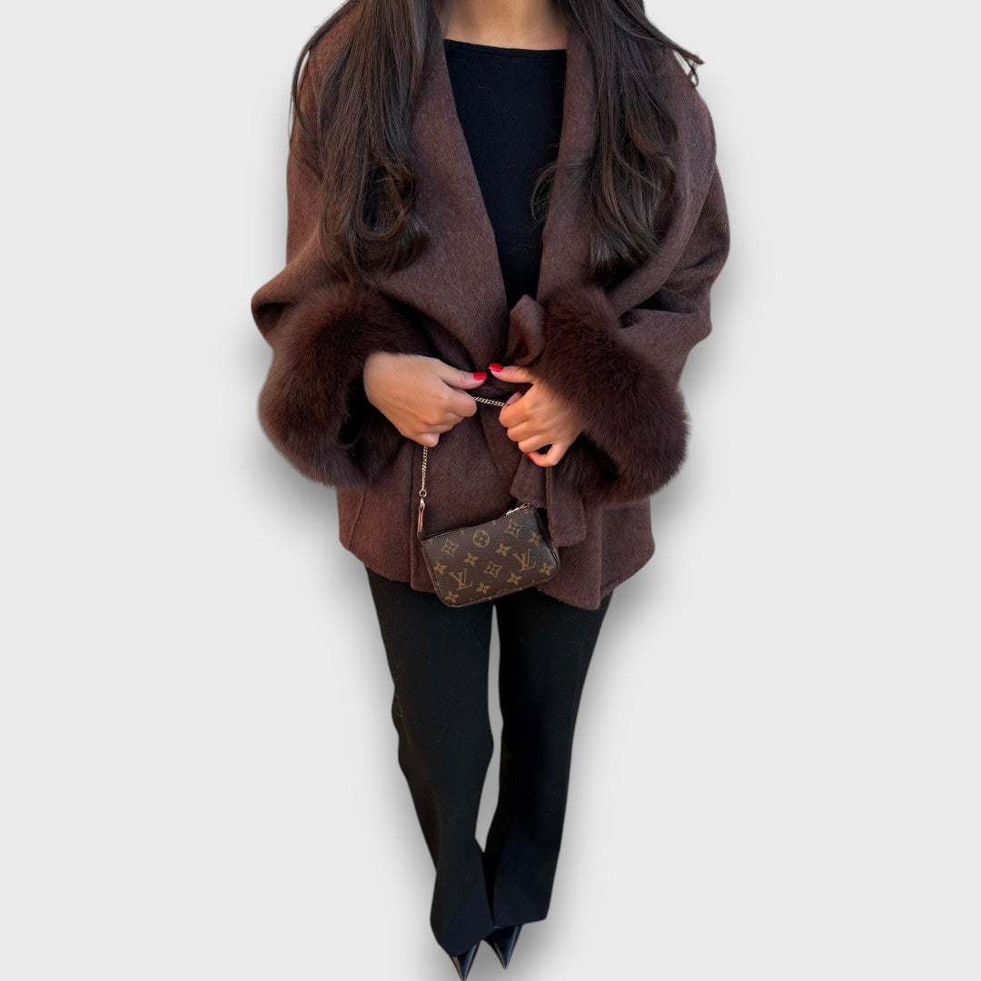 Vienelle – Cappotto avvolgente con polsini in pelliccia marrone scuro