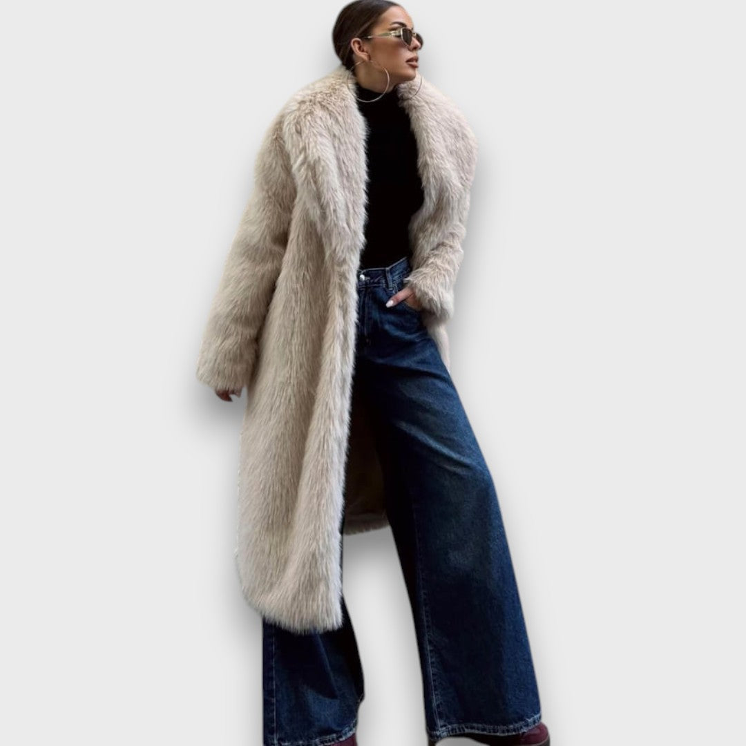 Liviane – Cappotto maxi in pelliccia sintetica con flair couture