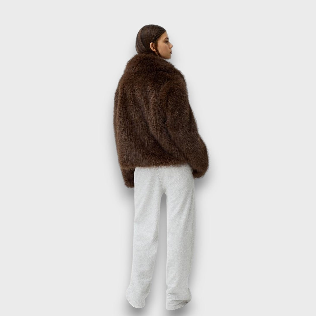 Illia – Pelliccia sintetica corta con colletto oversize