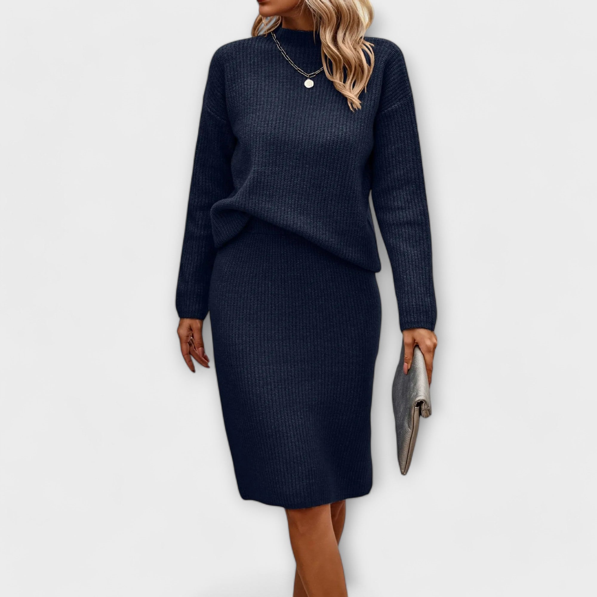 Completo di maglione e gonna a due pezzi