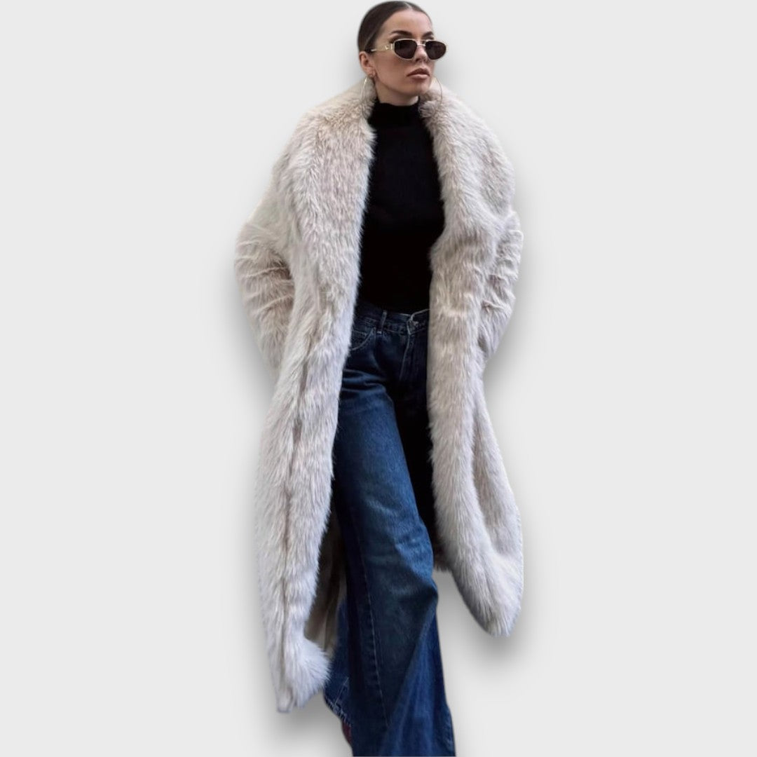 Liviane – Cappotto maxi in pelliccia sintetica con flair couture